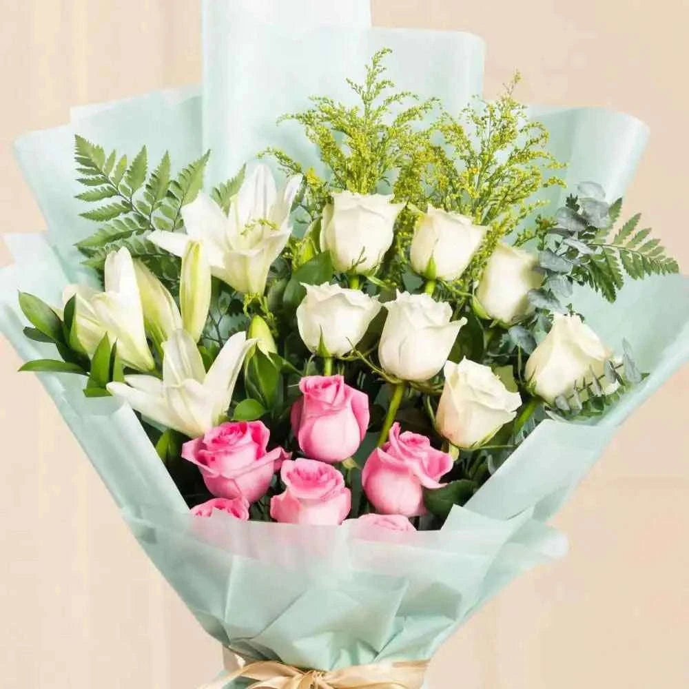 باقة ورد أبيض ووردي أنيقة مع زنبق | تنسيق ورد طبيعي فاخر flowerna