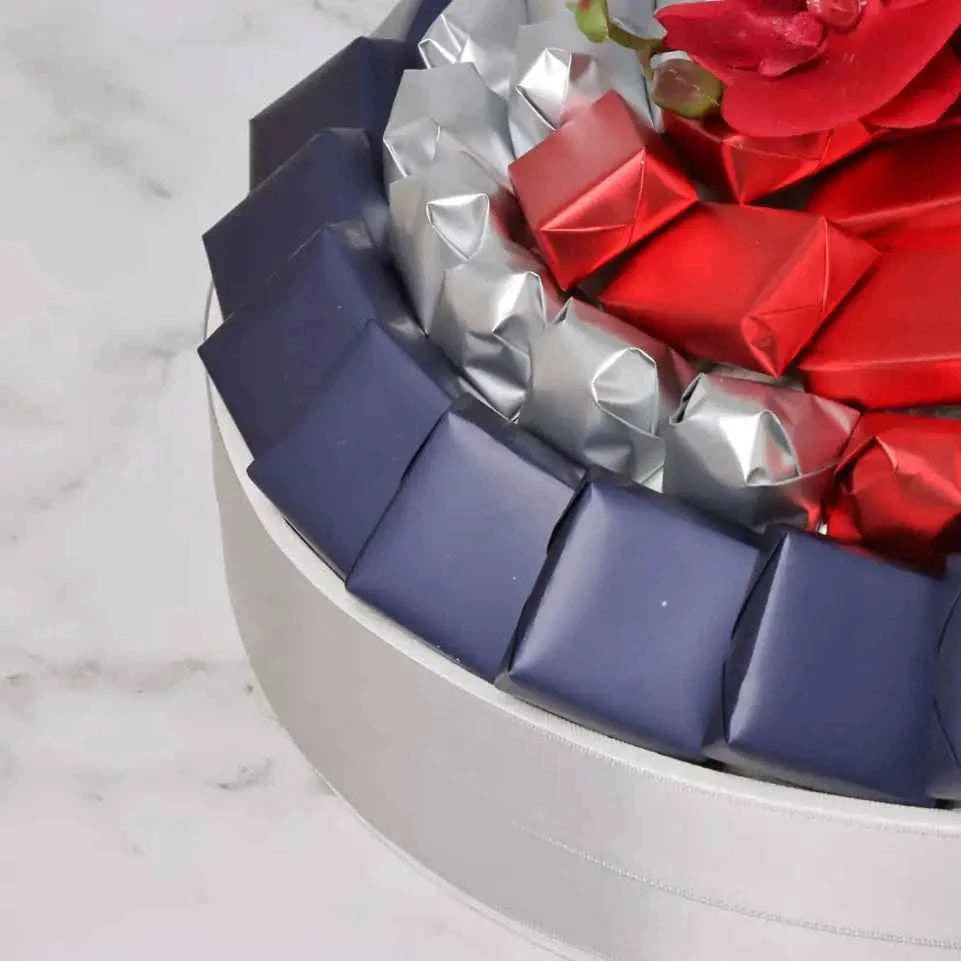 صينية جلدية دائرية فاخرة مزينة بنقوش زهور الأوركيد flowerna
