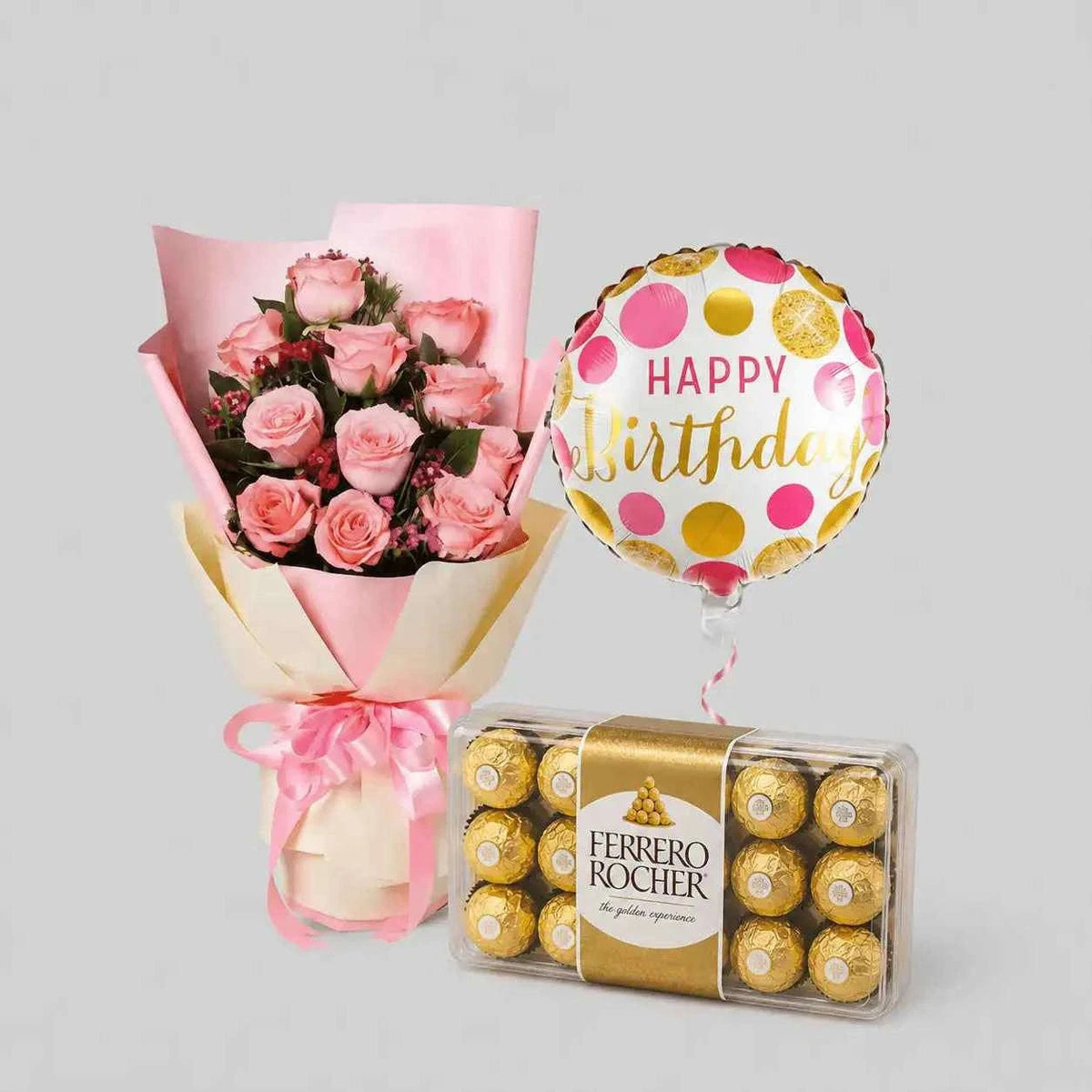 ورود وردية طازجة مع شوكولاتة فيريرو روشيه وبالون عيد ميلاد flowerna