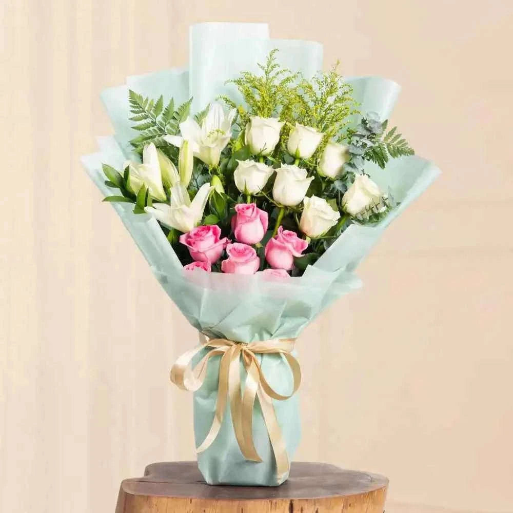 باقة ورد أبيض ووردي أنيقة مع زنبق | تنسيق ورد طبيعي فاخر flowerna