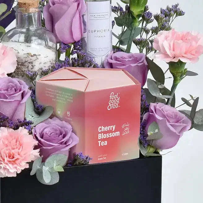 ورد بنفسجي وقرنفل وردي مع فيريرو روشيه ومجموعة الاسترخاء flowerna