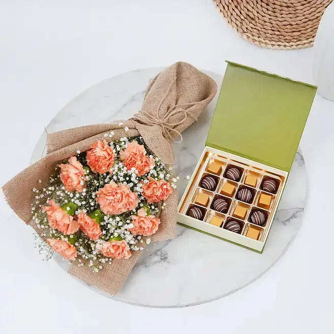 باقة زهور القرنفل البرتقالي والجبسوفيليا مع علبة الشوكولاتة المشكلة flowerna