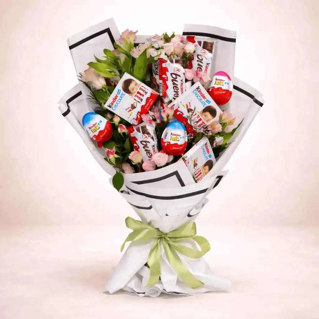 باقة ورد بيبي خوخي مع شوكولاتة كيندر بوينو وجوي flowerna