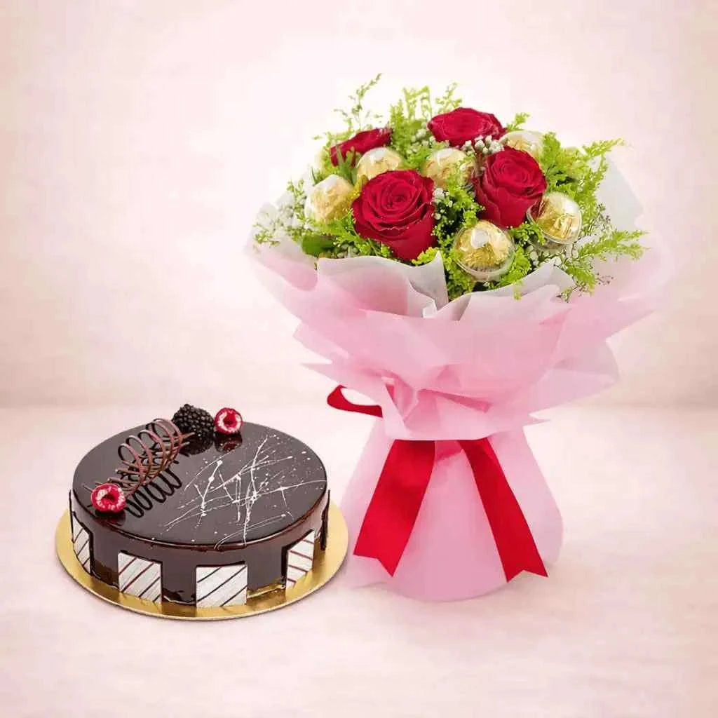 باقة ورد أحمر وفيريرو روشيه مع كعكة شوكولاتة فاخرة بالتوت flowerna