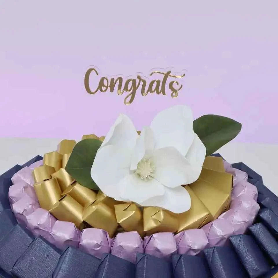 صينية شوكولاتة فاخرة دائرية مزينة بالزهور بتنسيق فاخر flowerna