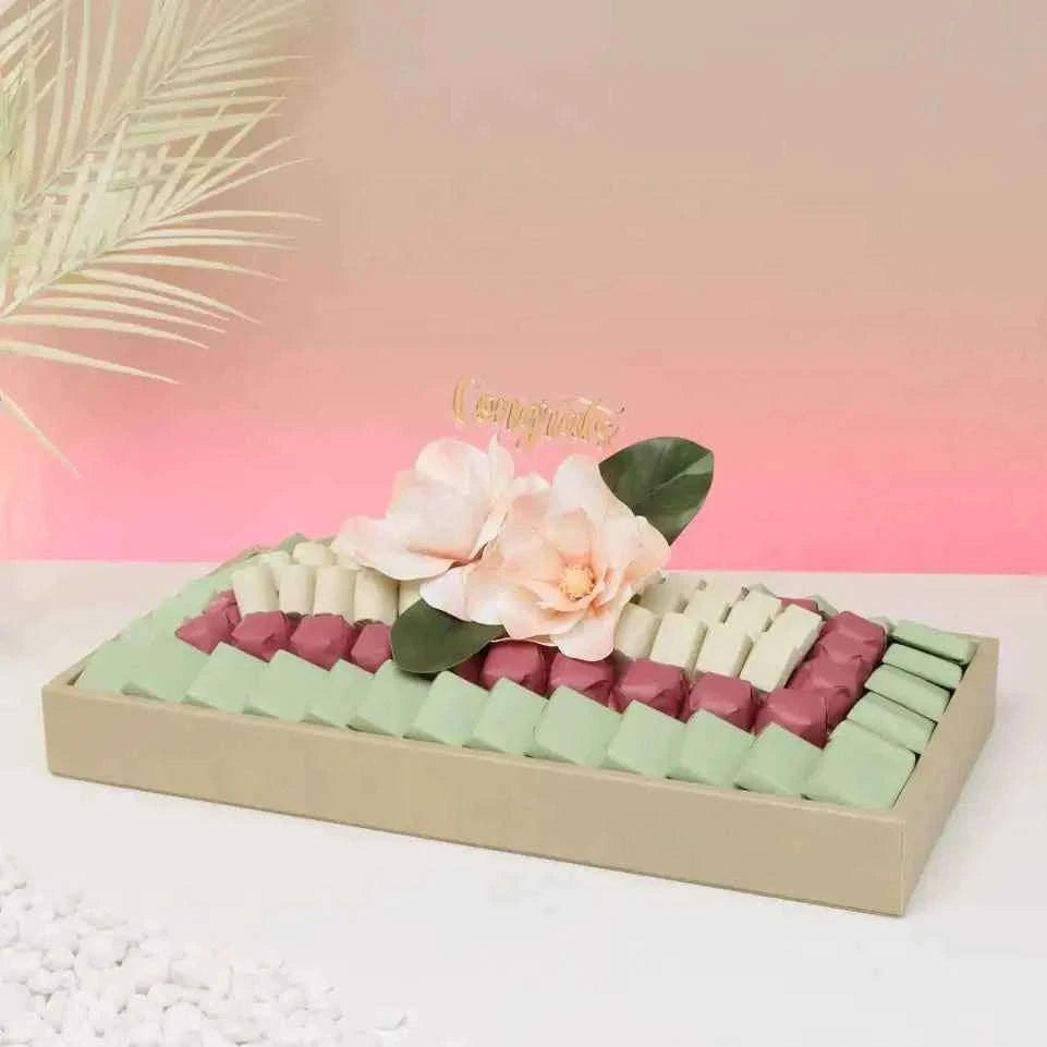 صينية جلدية فاخرة بنقشة زهور الماغنوليا بلون الشوكولاتة flowerna